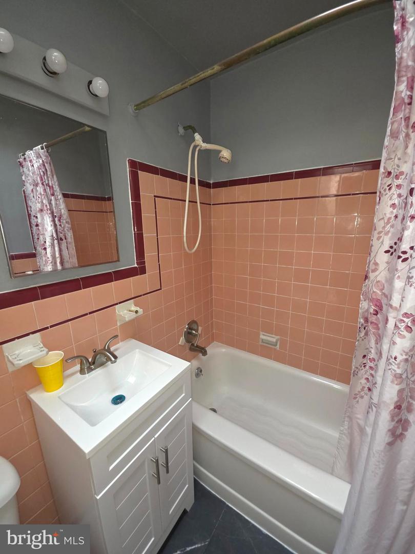 1039 E Cheltenham Ave Property Photo 15