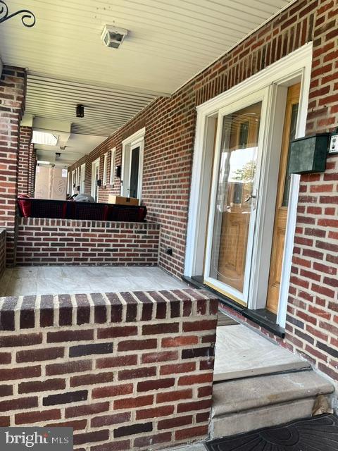 638 Roxborough Ave Property Photo 2