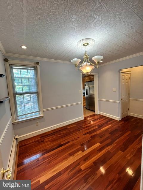 638 Roxborough Ave Property Photo 7