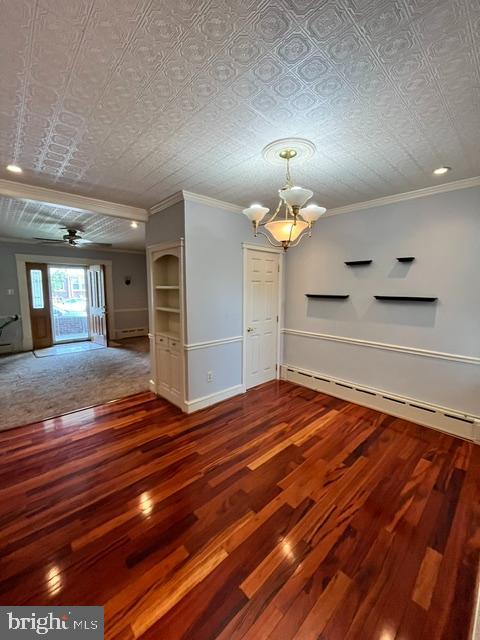638 Roxborough Ave Property Photo 8