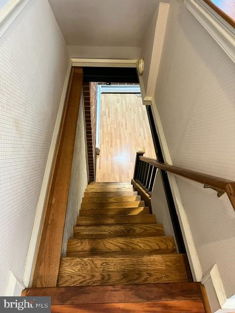 638 Roxborough Ave Property Photo 27