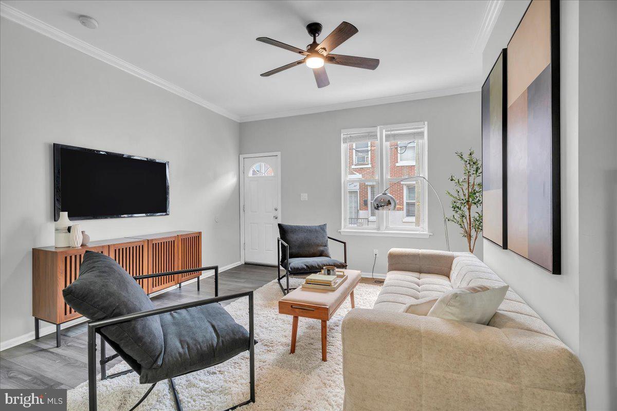 1328 S Mole St Property Photo 1