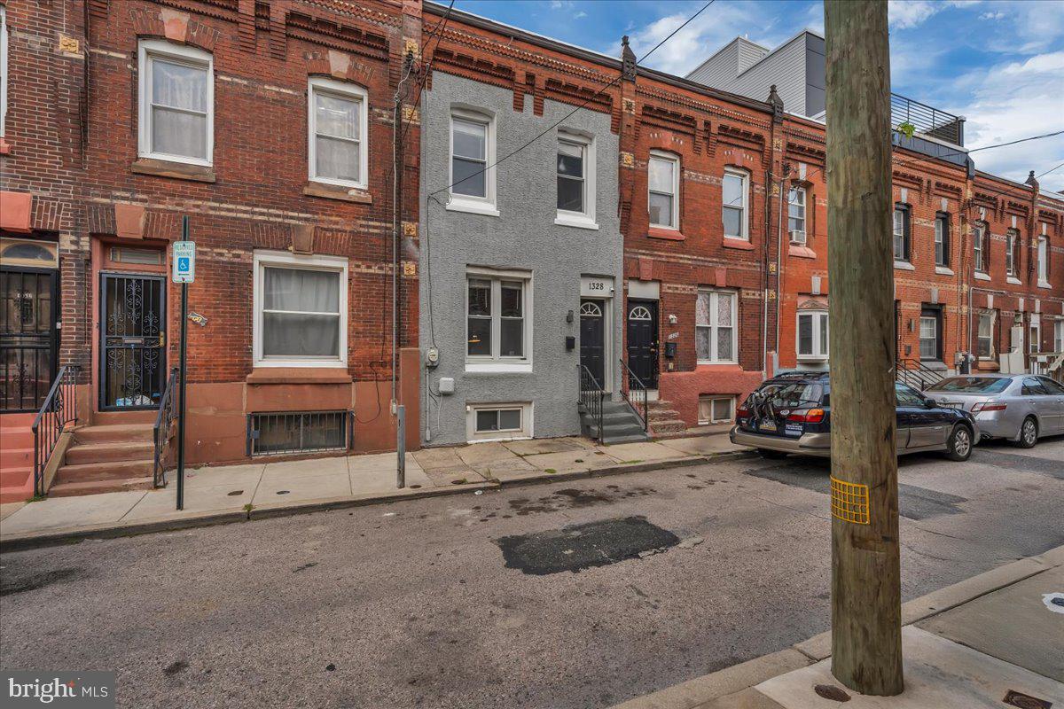 1328 S Mole St Property Photo 5