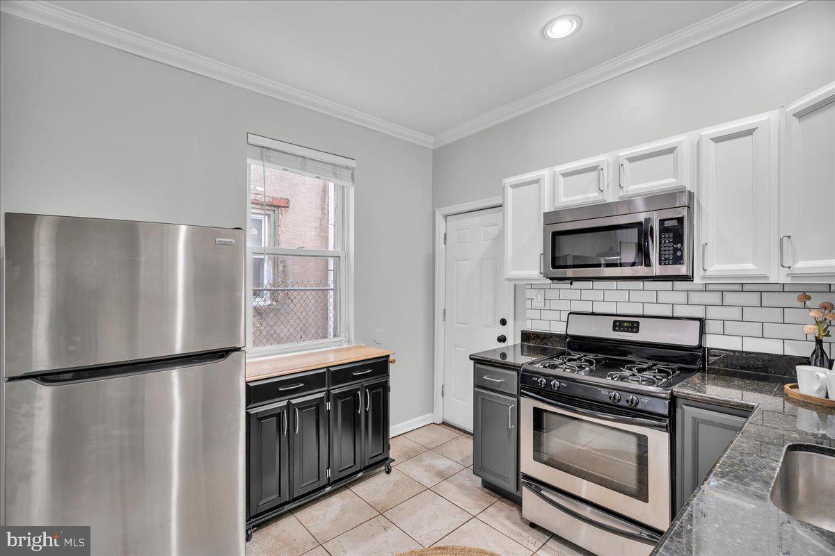 1328 S Mole St Property Photo 10