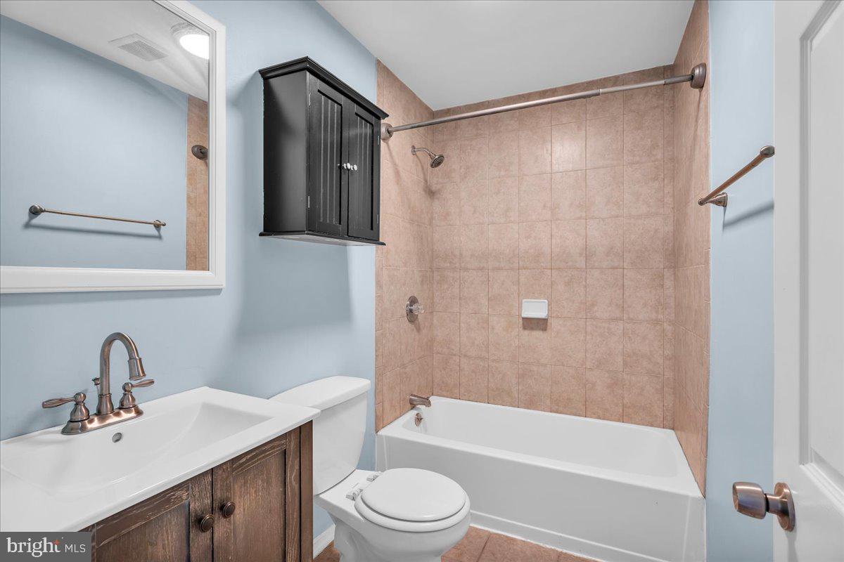 1328 S Mole St Property Photo 17