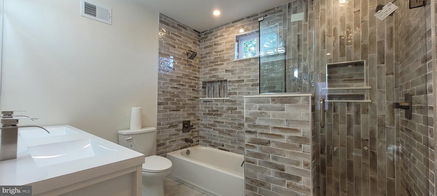 2526 S Sheridan St Property Photo 6