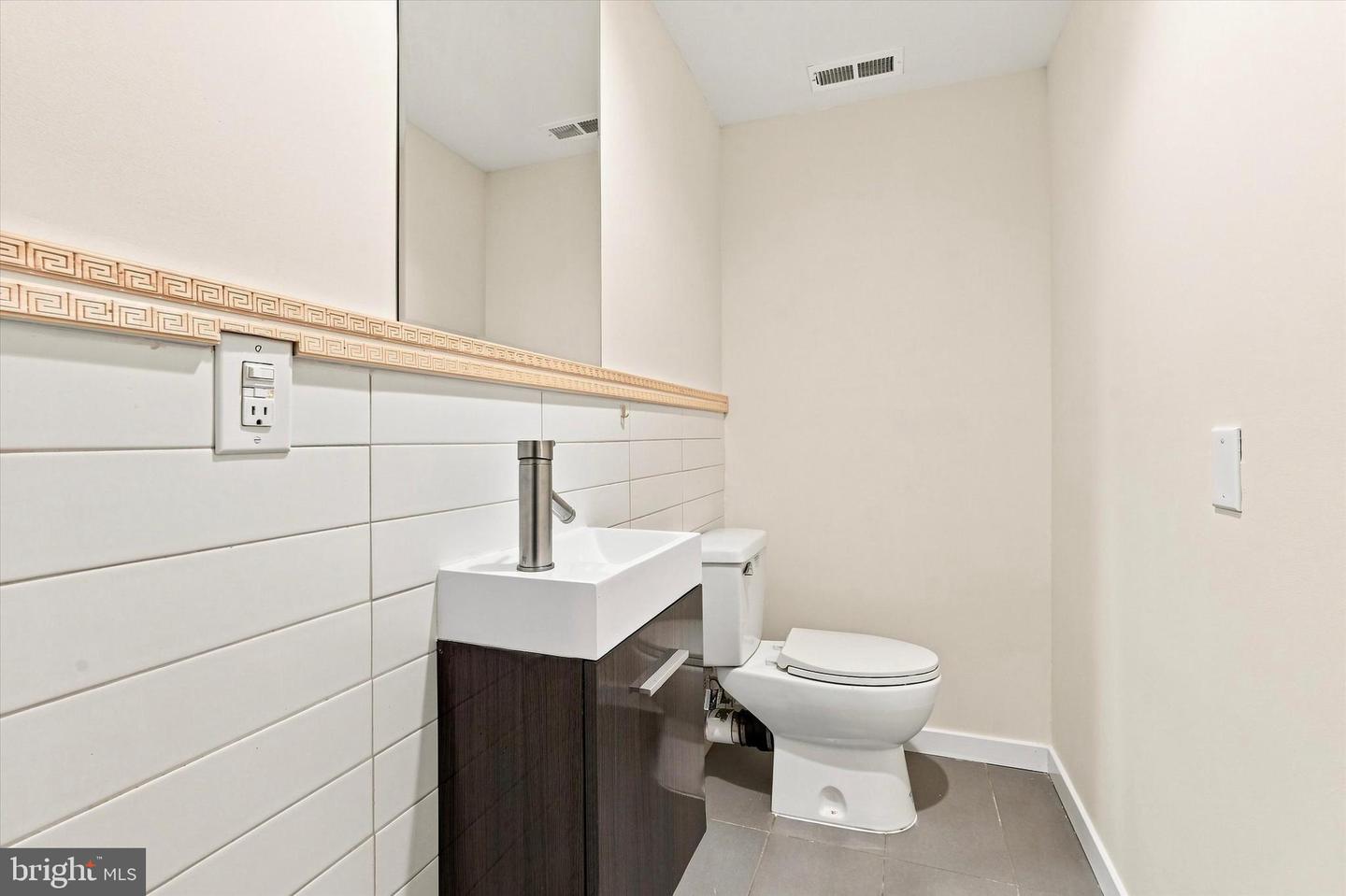 527 W Jefferson St Property Photo 9
