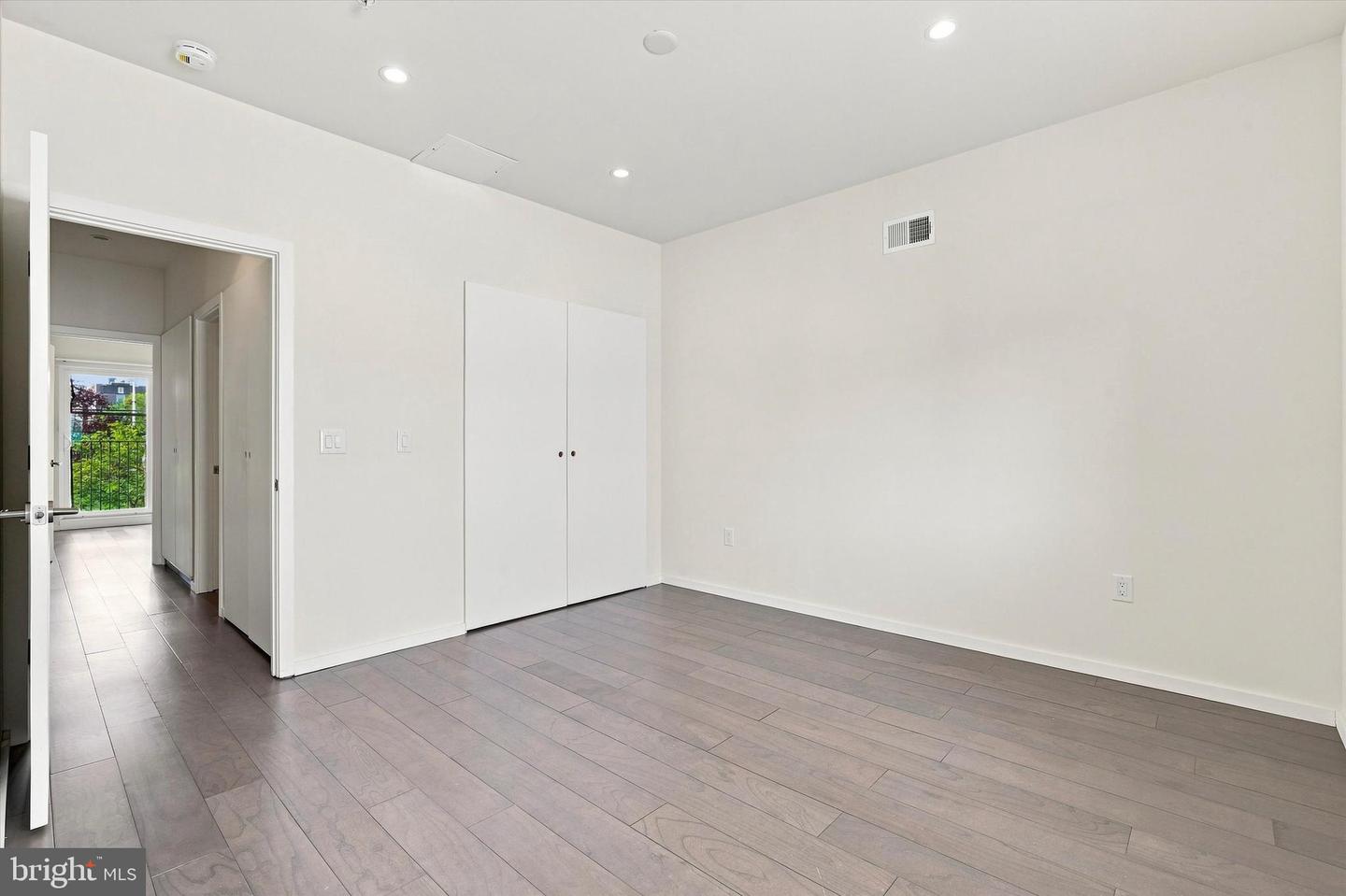 527 W Jefferson St Property Photo 12