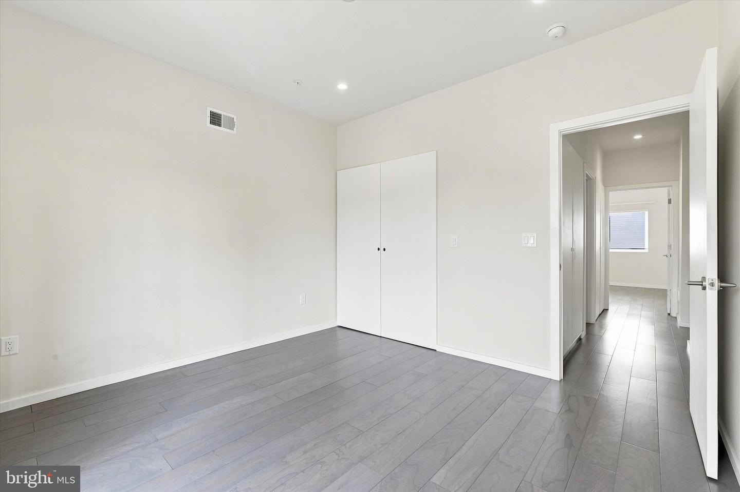 527 W Jefferson St Property Photo 17