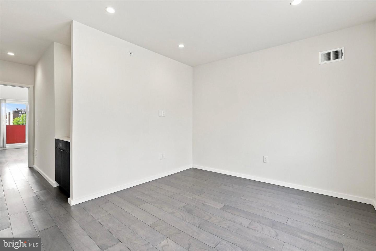 527 W Jefferson St Property Photo 18