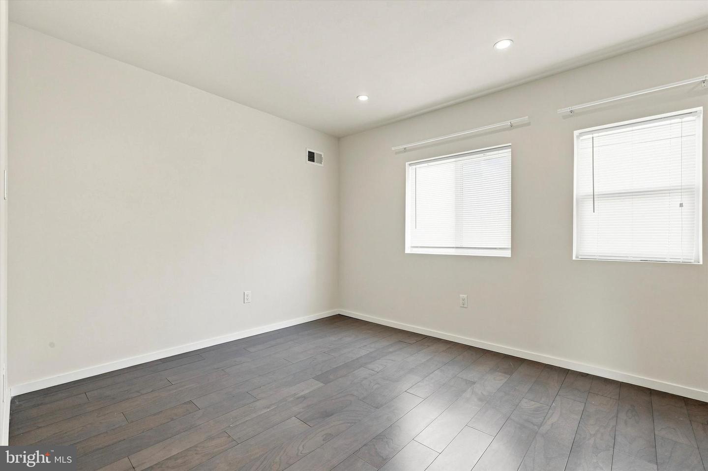 527 W Jefferson St Property Photo 20