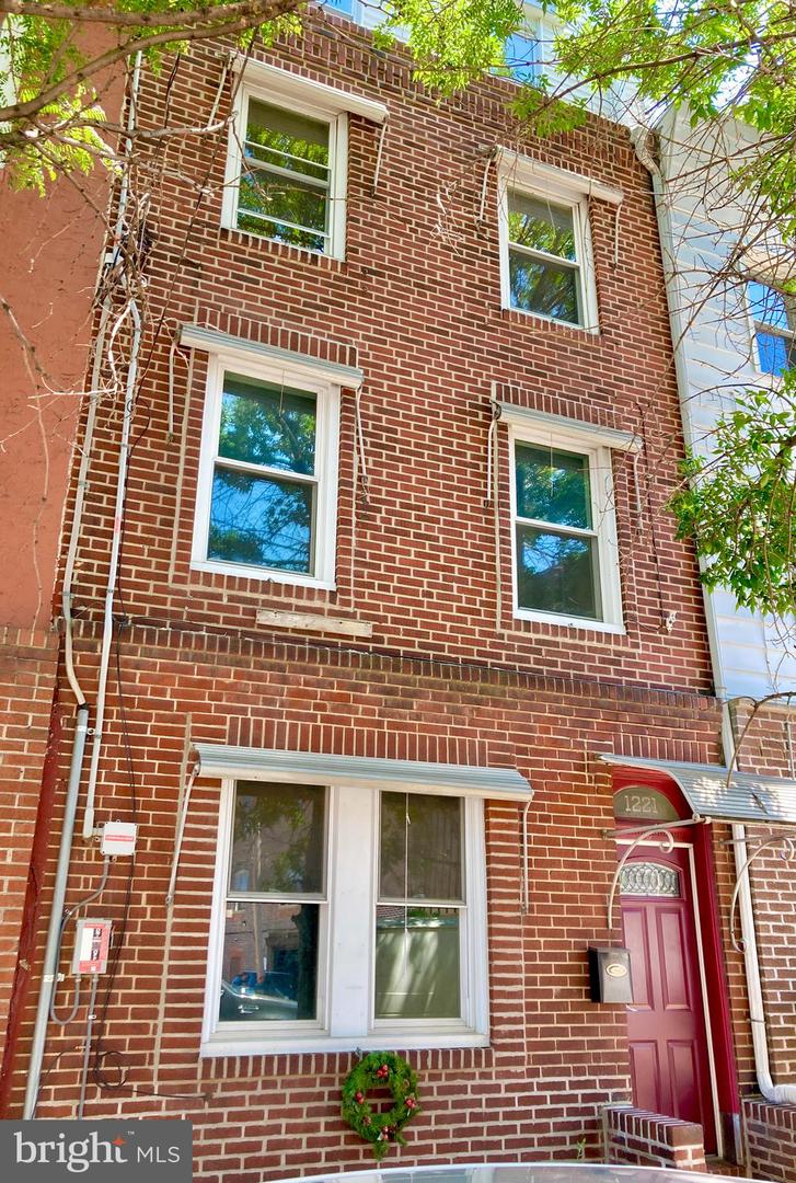 1221 S 8TH ST Property Photo 1