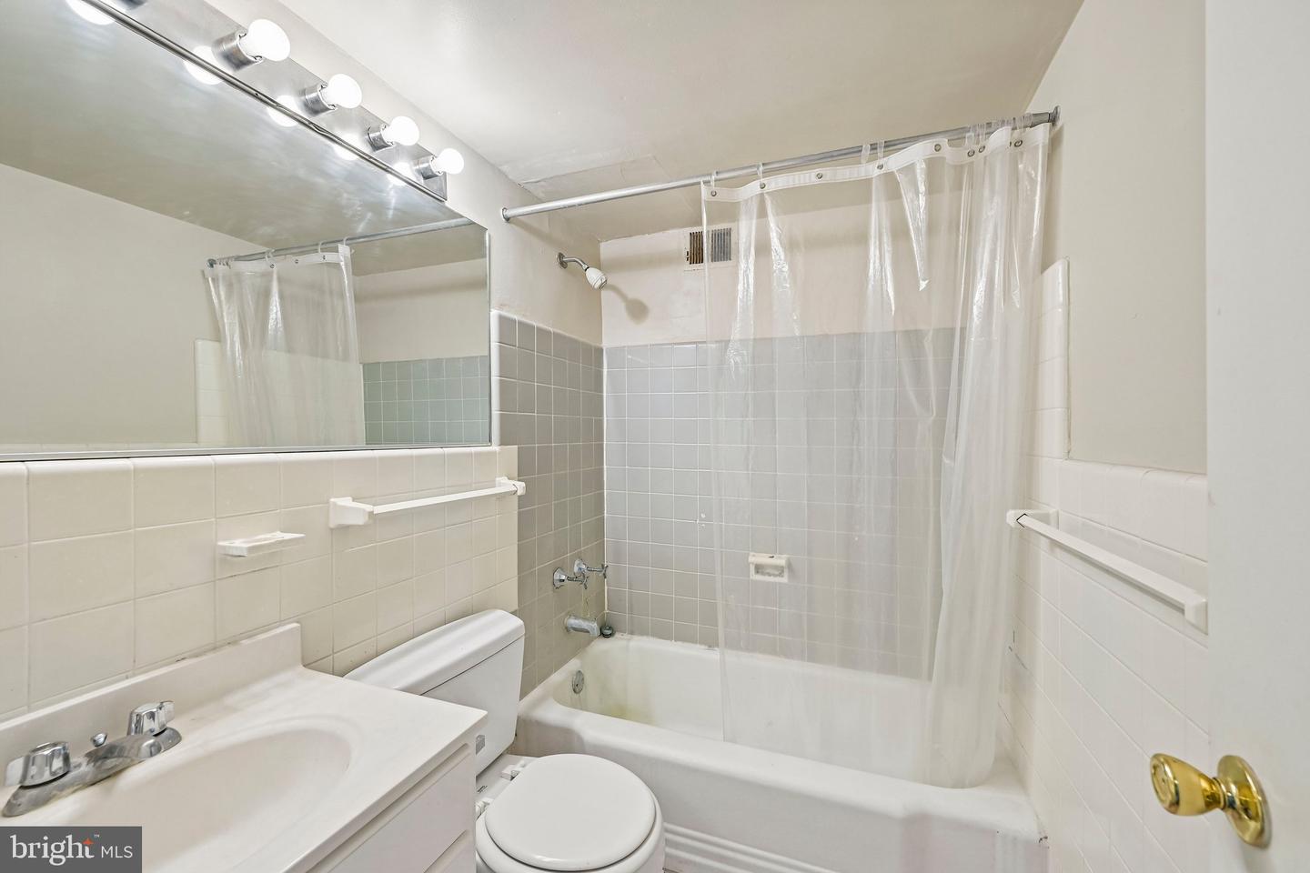 2101-17 Chestnut St #817 Property Photo 13
