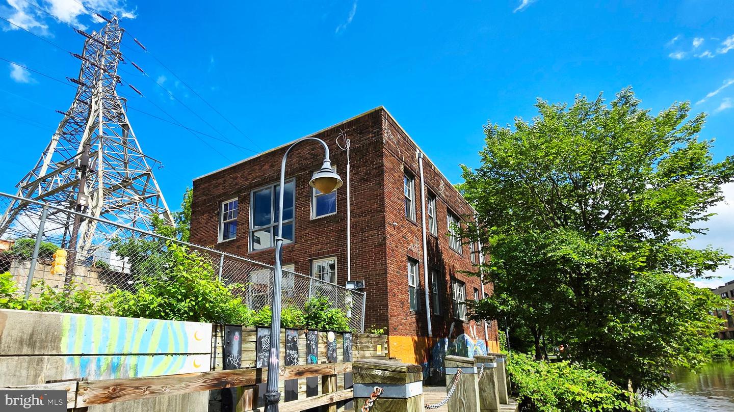 4590 Main St Property Photo 3