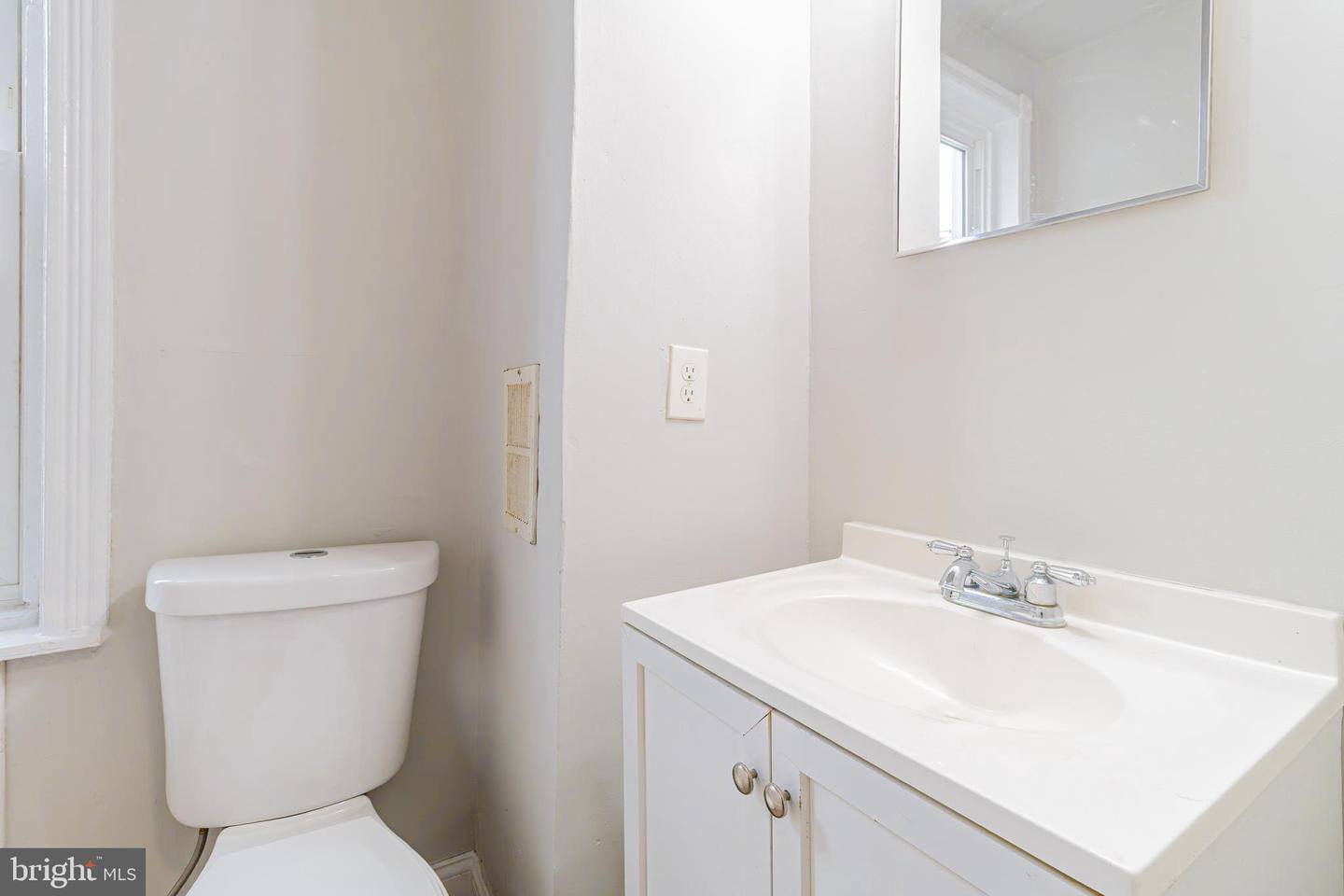 1528 S Hollywood St Property Photo 16