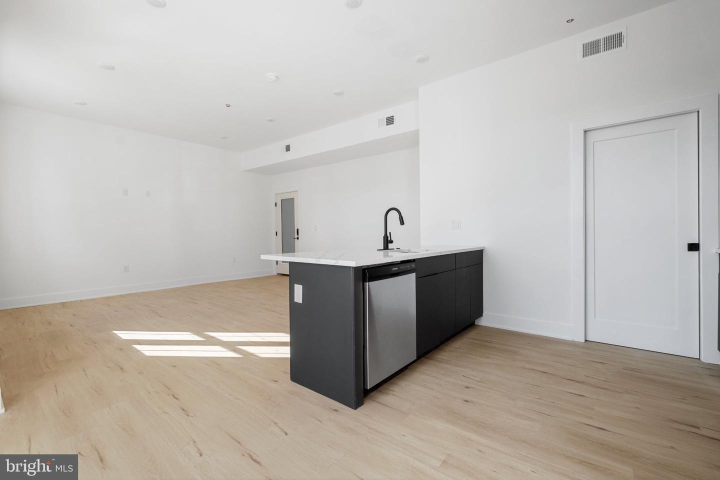 1221 4th St N #20 Property Photo 6