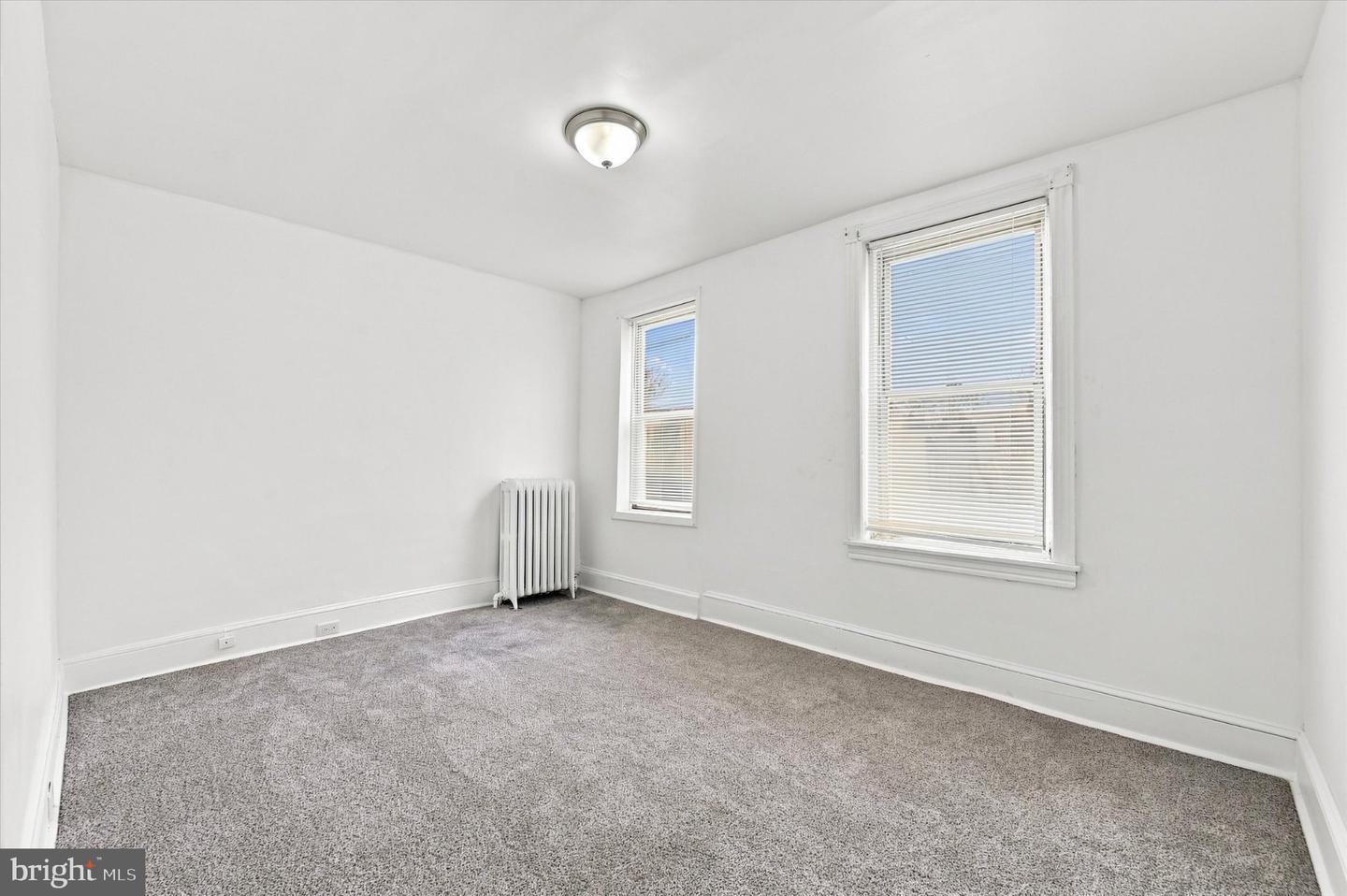 5767 N Beechwood Property Photo 7