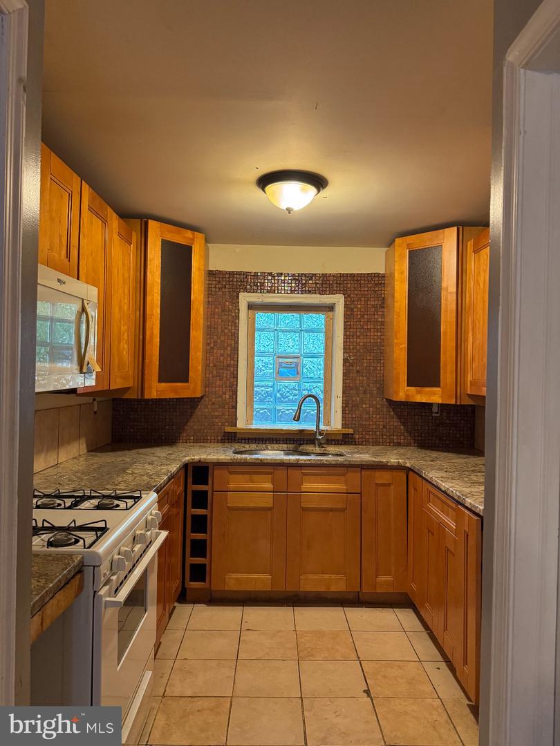 2205 N Bouvier St Property Photo 5