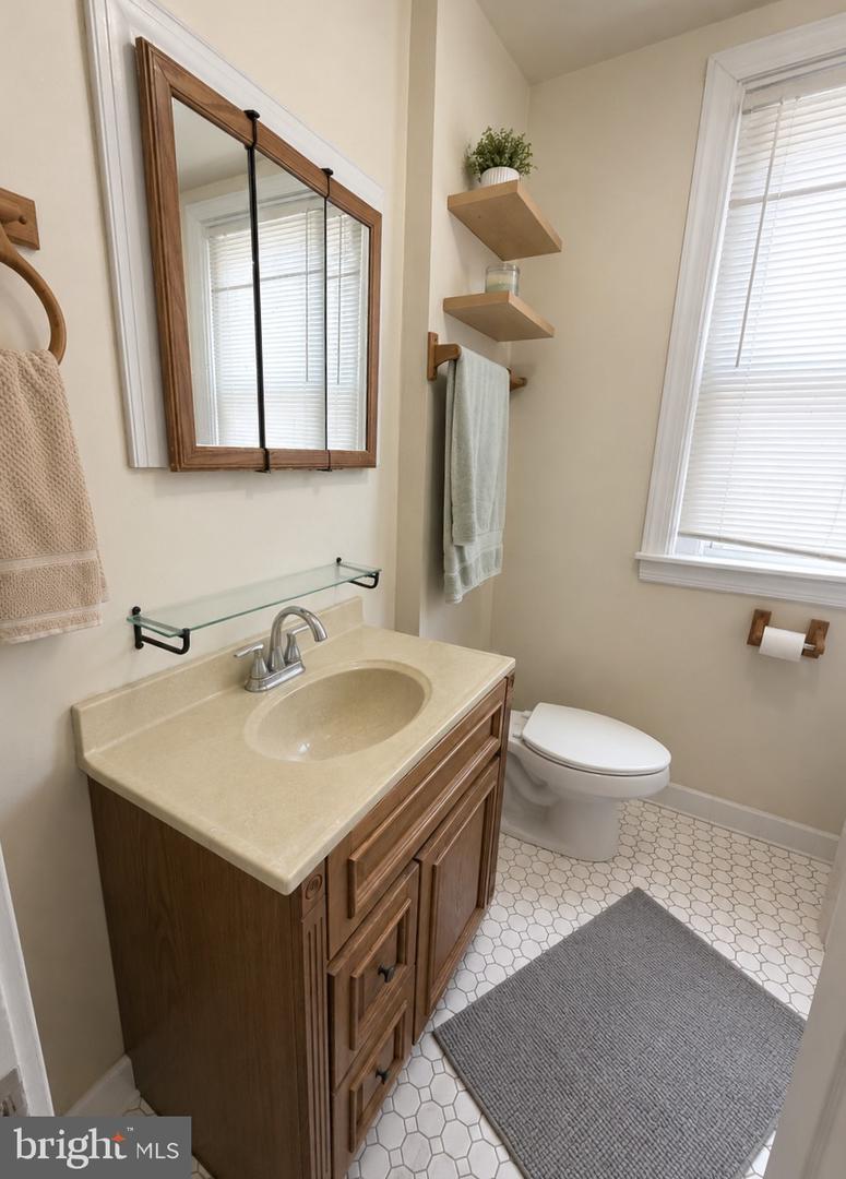 455 S 60th St Property Photo 15