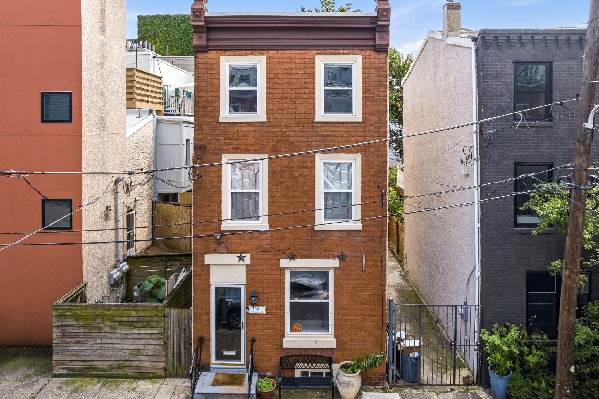 208 W Wildey St Property Photo 1