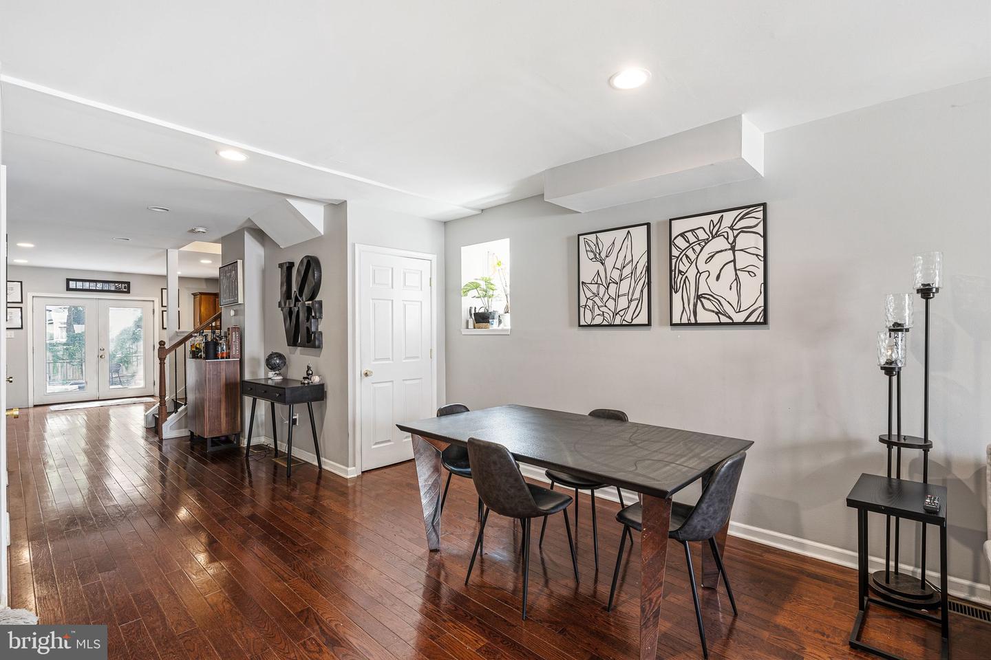 208 W Wildey St Property Photo 3