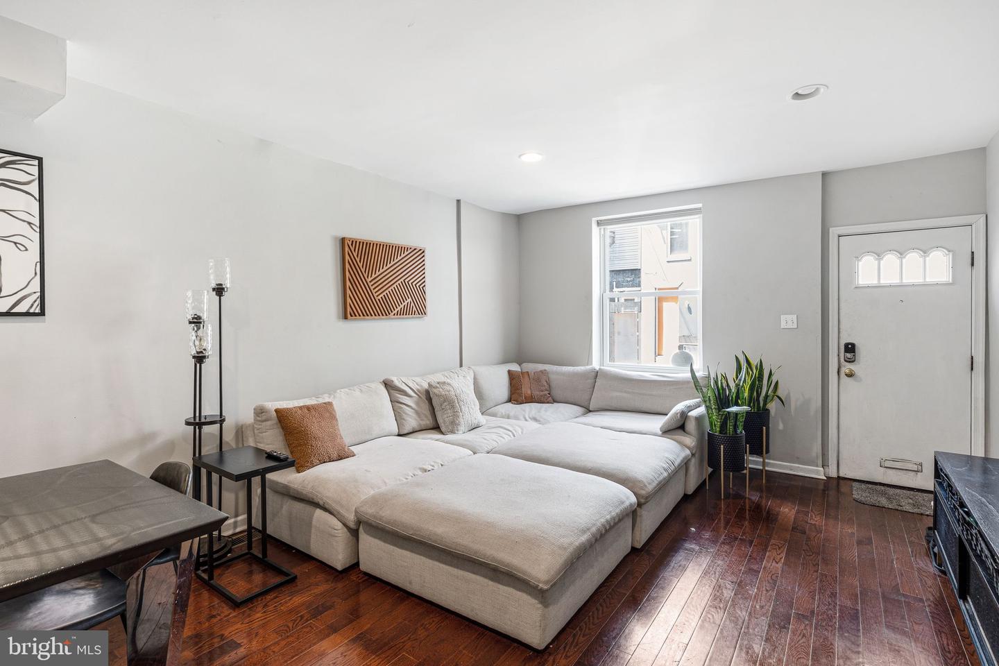 208 W Wildey St Property Photo 4