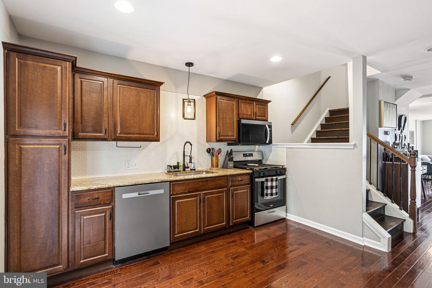 208 W Wildey St Property Photo 8