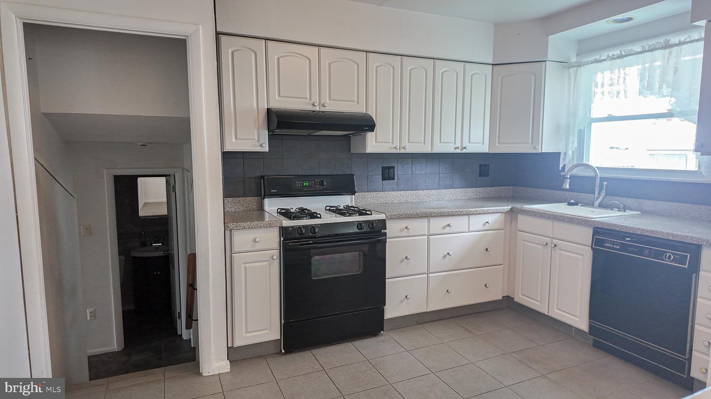 1103 Hedgerow Ln Property Photo 10