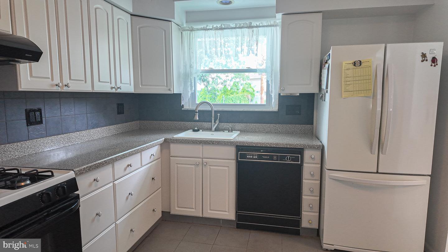 1103 Hedgerow Ln Property Photo 12