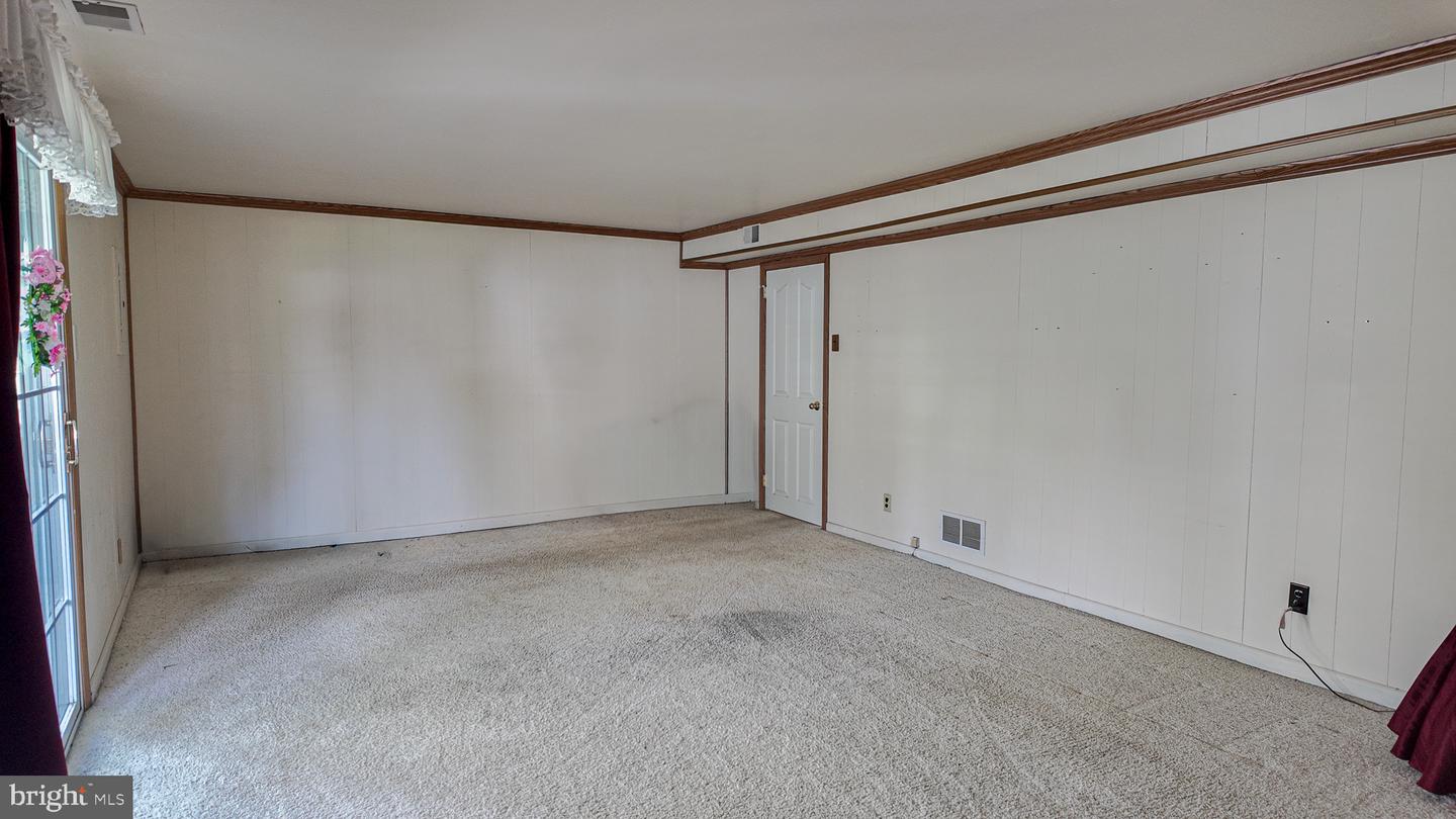 1103 Hedgerow Ln Property Photo 16