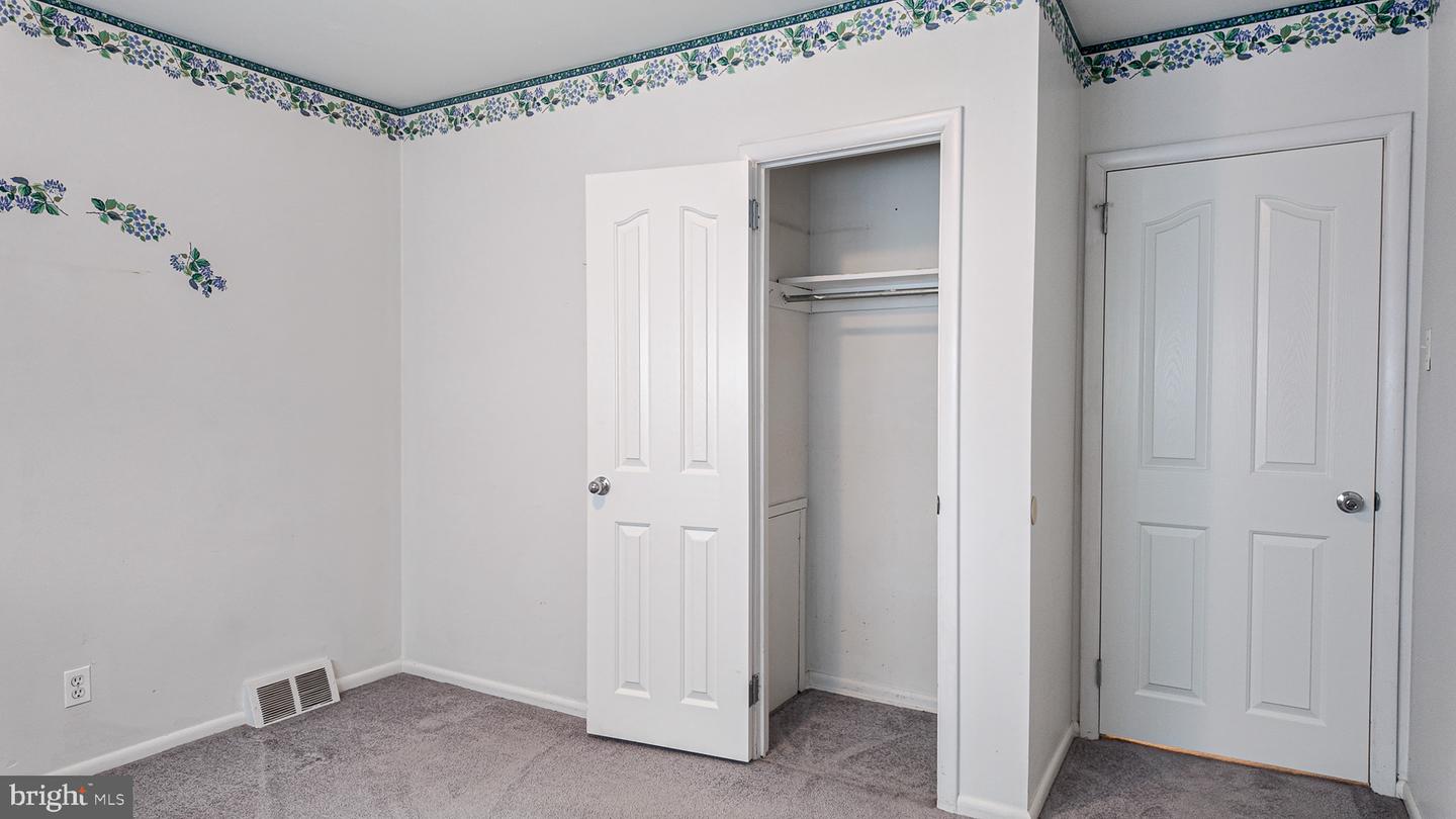 1103 Hedgerow Ln Property Photo 22