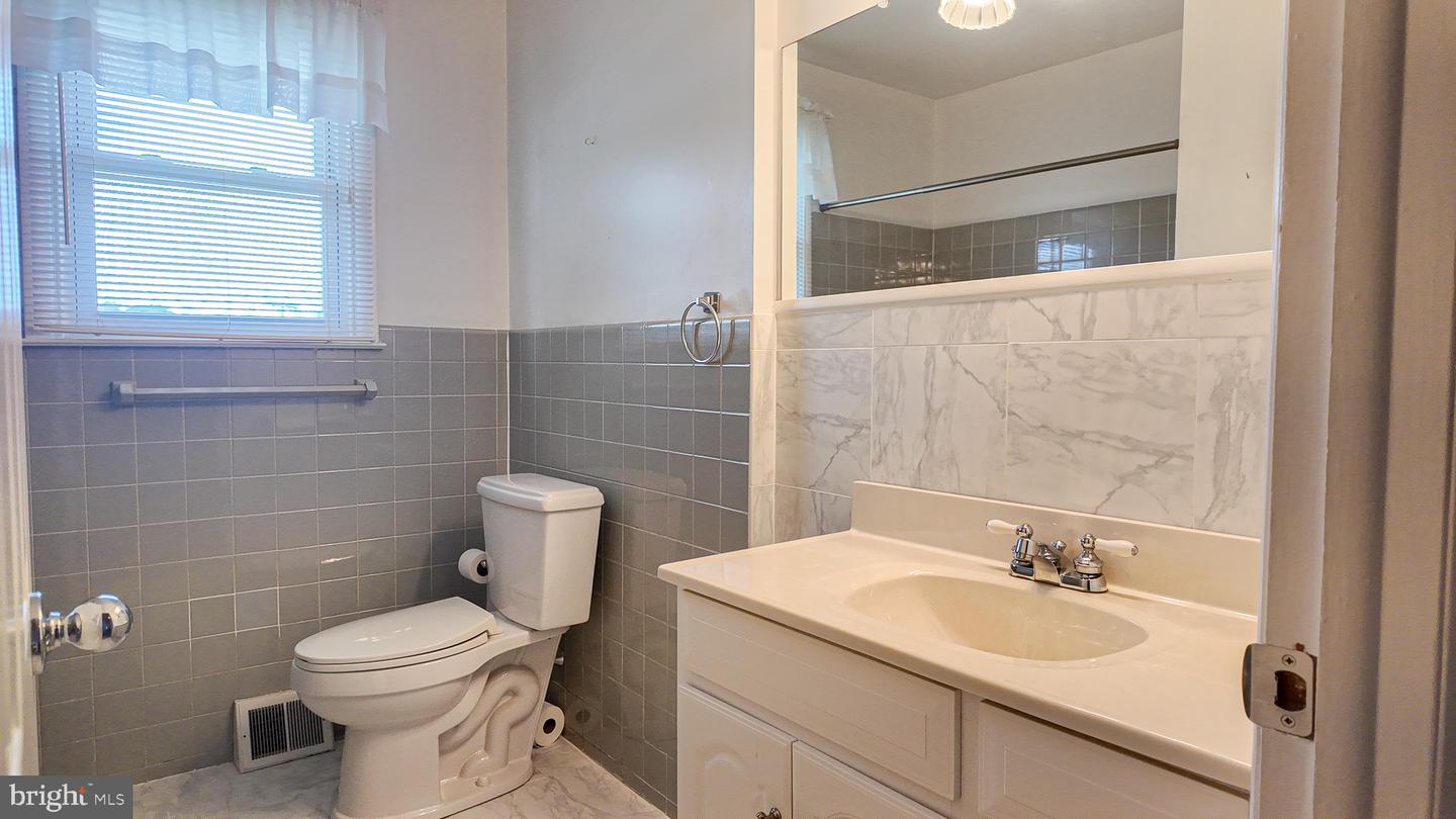 1103 Hedgerow Ln Property Photo 23