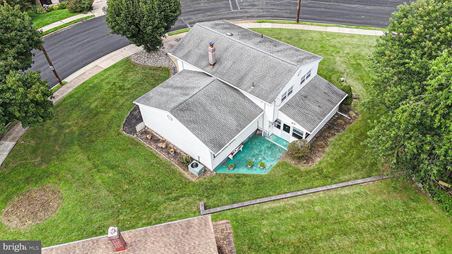 1103 Hedgerow Ln Property Photo 27