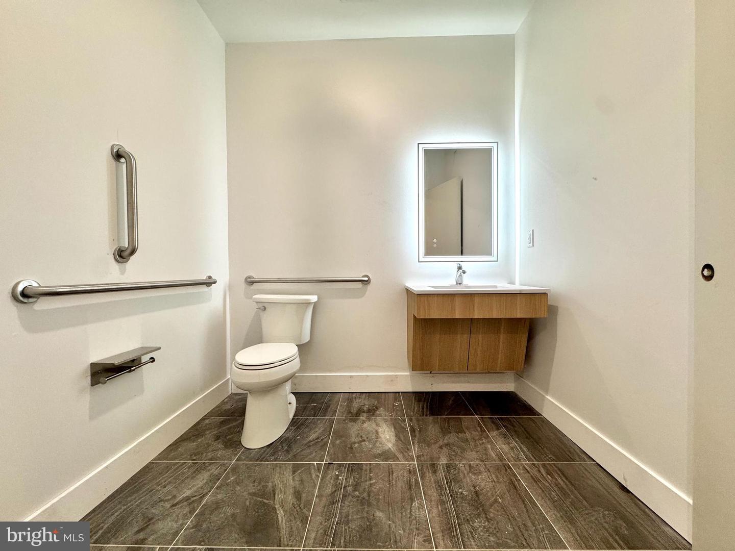 5222 Chester Ave Property Photo 4