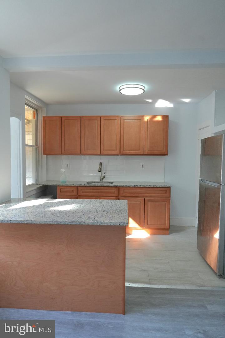 7126 Torresdale Ave Property Photo 2