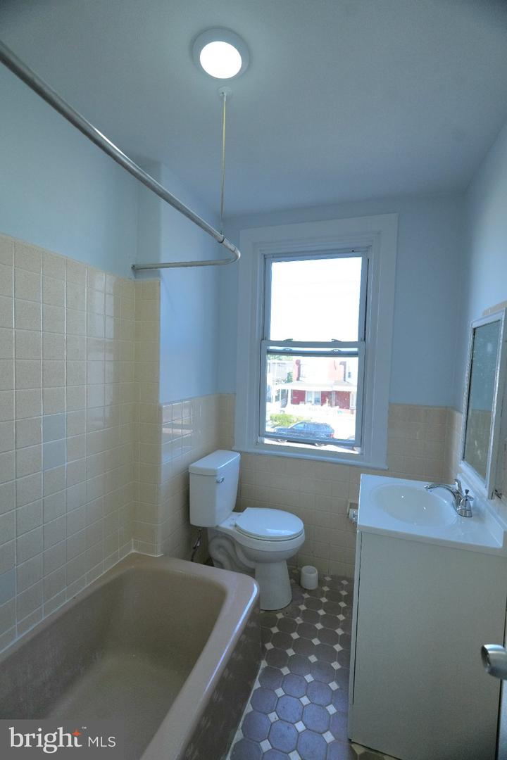 7126 Torresdale Ave Property Photo 7