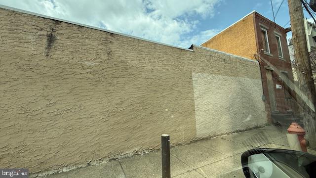 1854 E Oakdale St E Property Photo 5