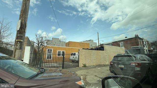1854 E Oakdale St E Property Photo 6