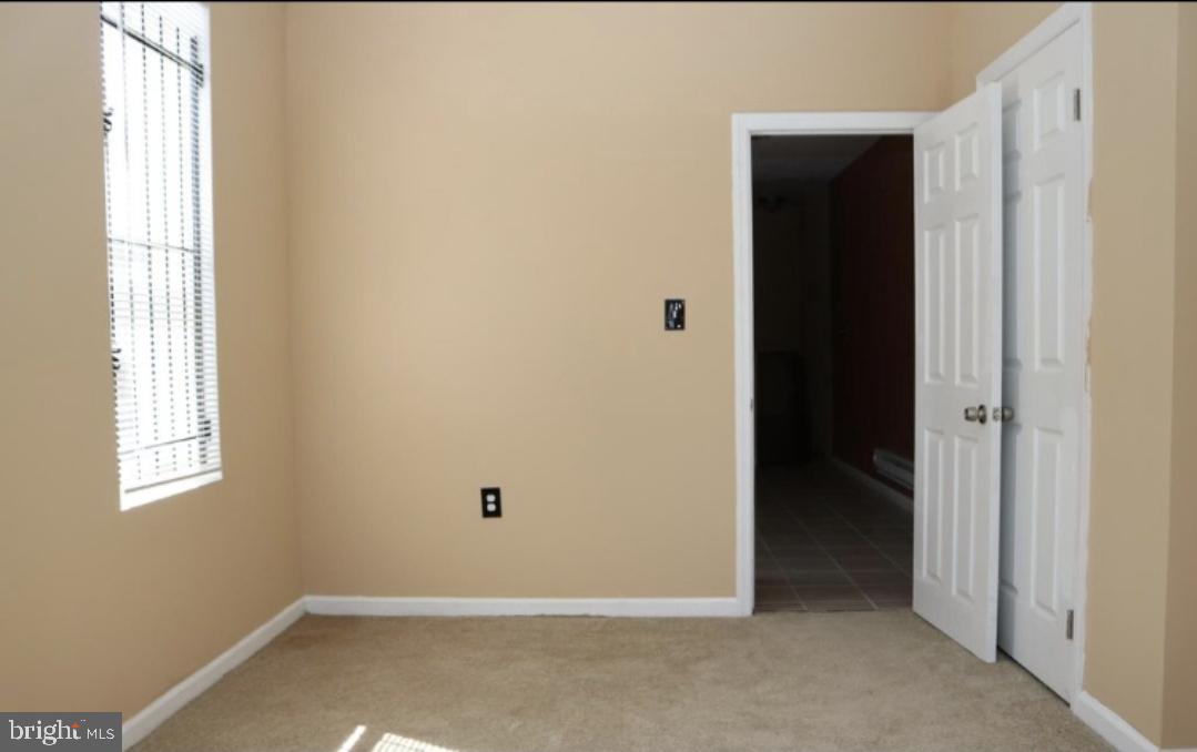 4033 Poplar St Property Photo 3