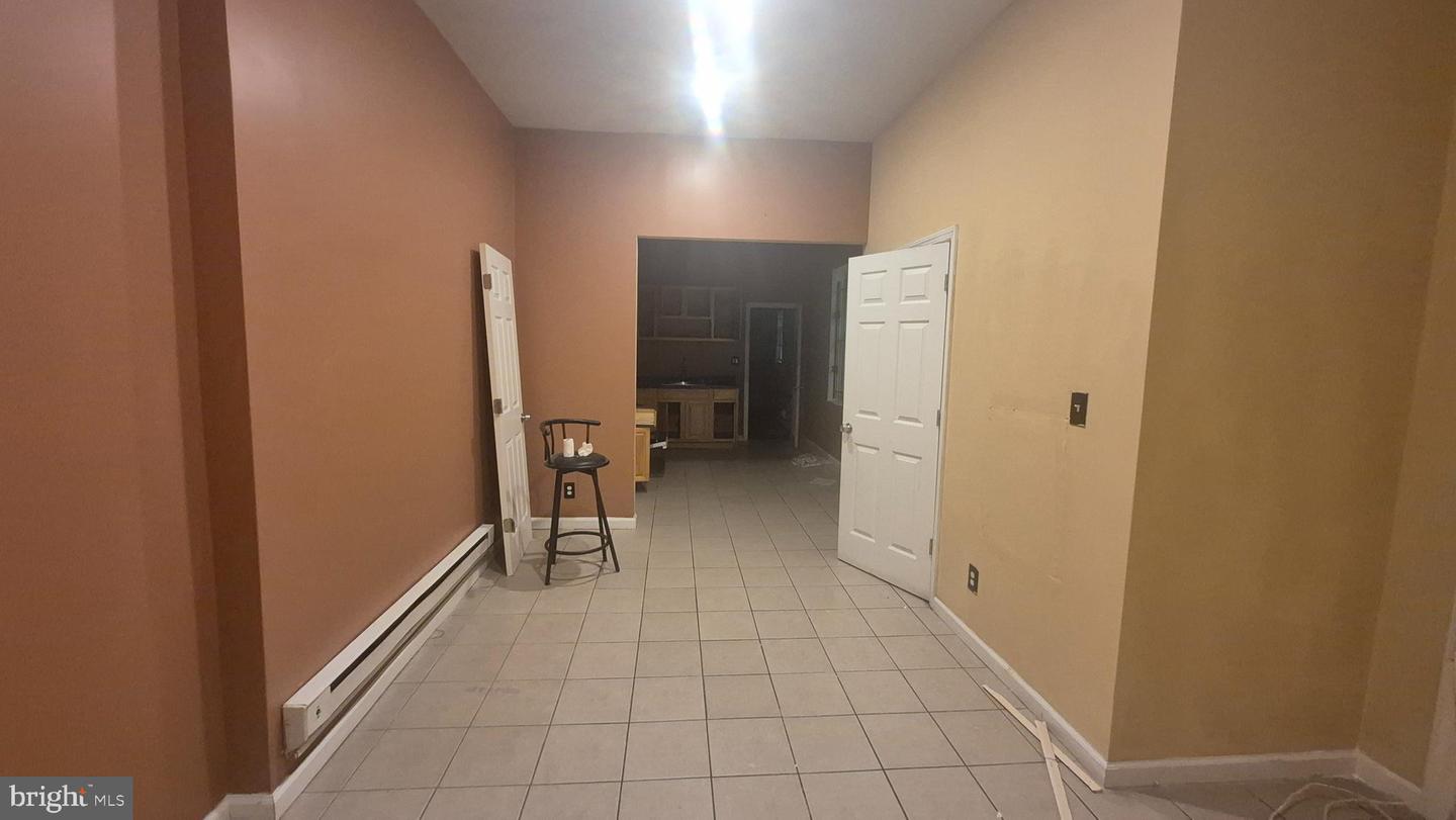 4033 Poplar St Property Photo 5