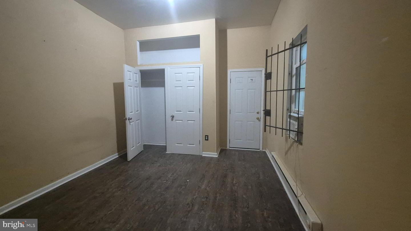 4033 Poplar St Property Photo 6