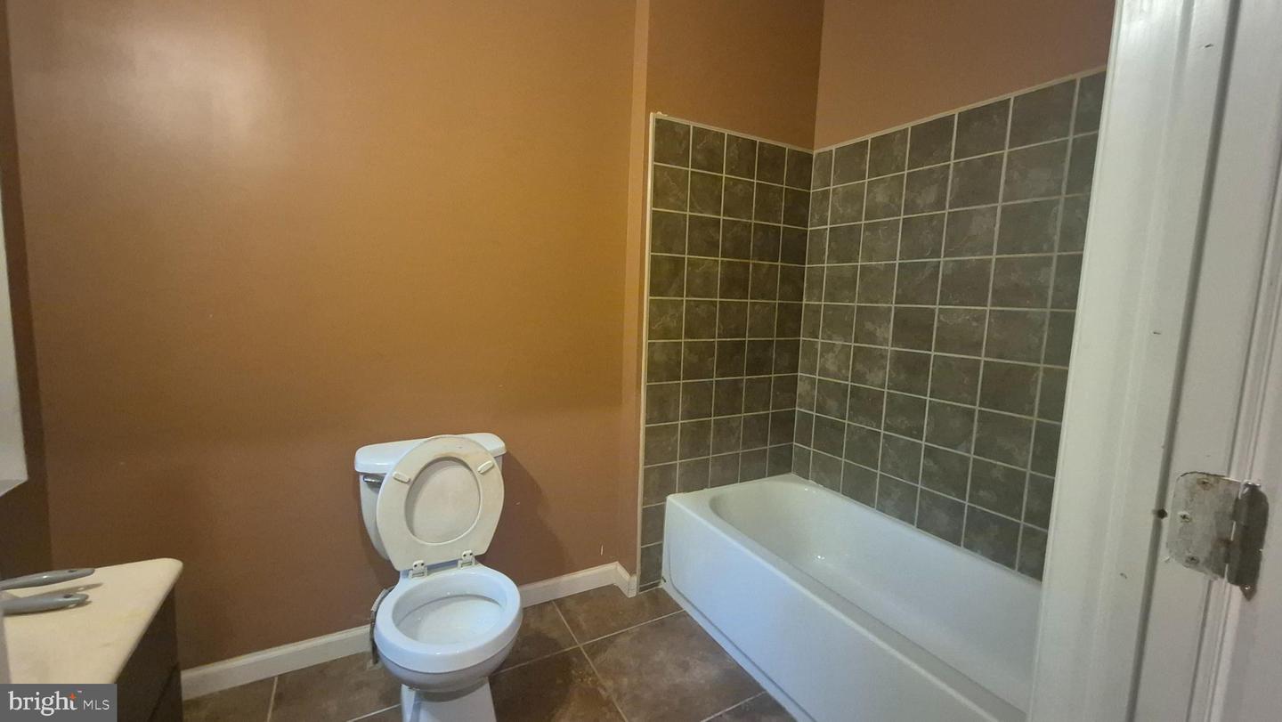 4033 Poplar St Property Photo 7