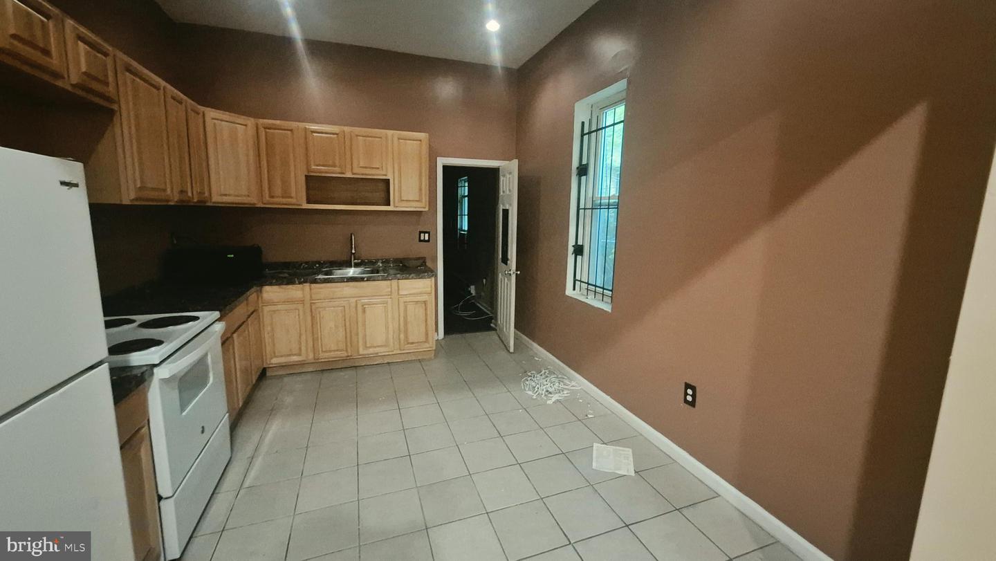 4033 Poplar St Property Photo 12