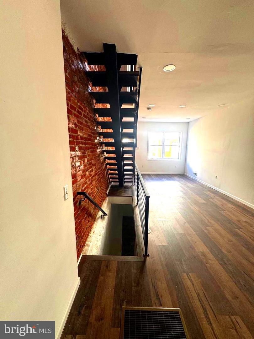 1609 S Etting St Property Photo 8
