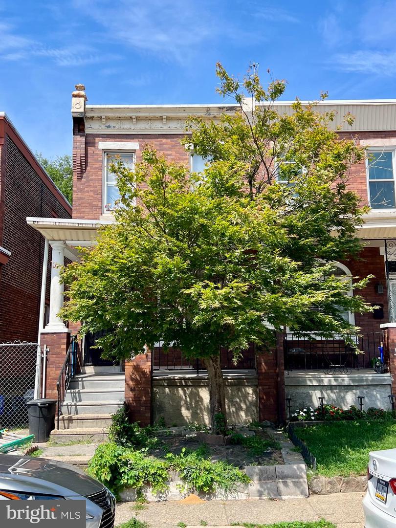5428 N LAWRENCE ST Property Photo 1