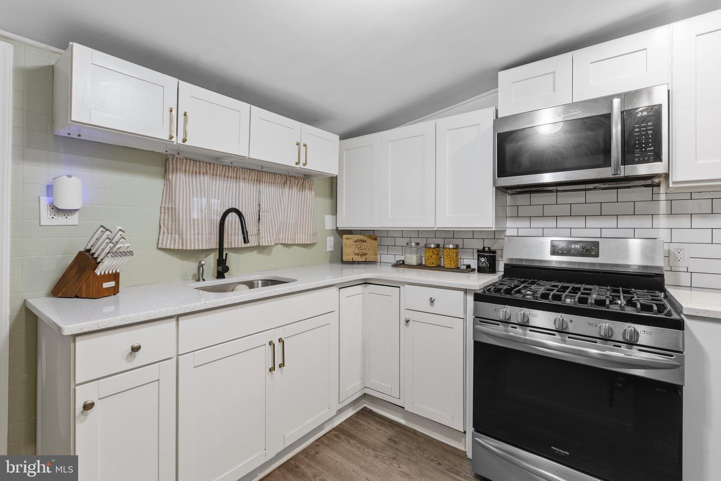 2734 Haworth St Property Photo 9