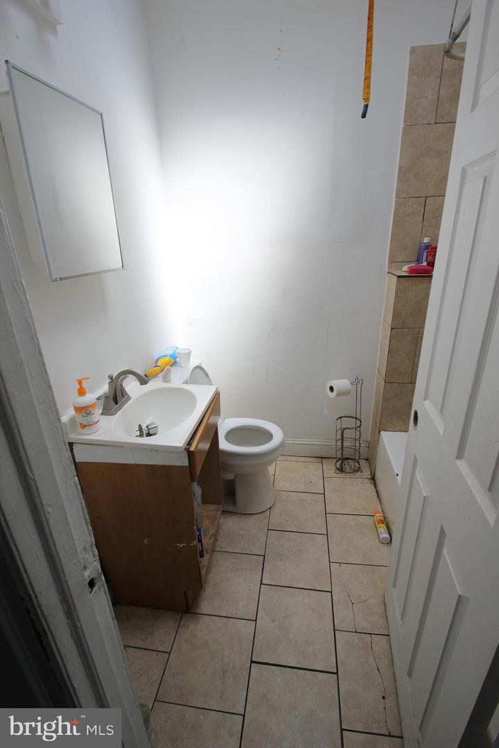 812 S Cecil St Property Photo 8