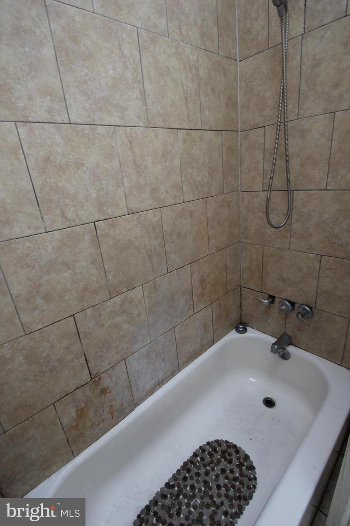 812 S Cecil St Property Photo 9