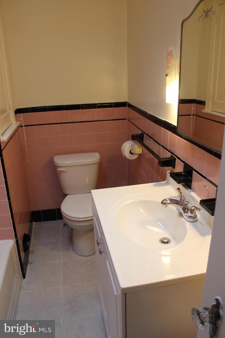 5625 Arbor St Property Photo 17