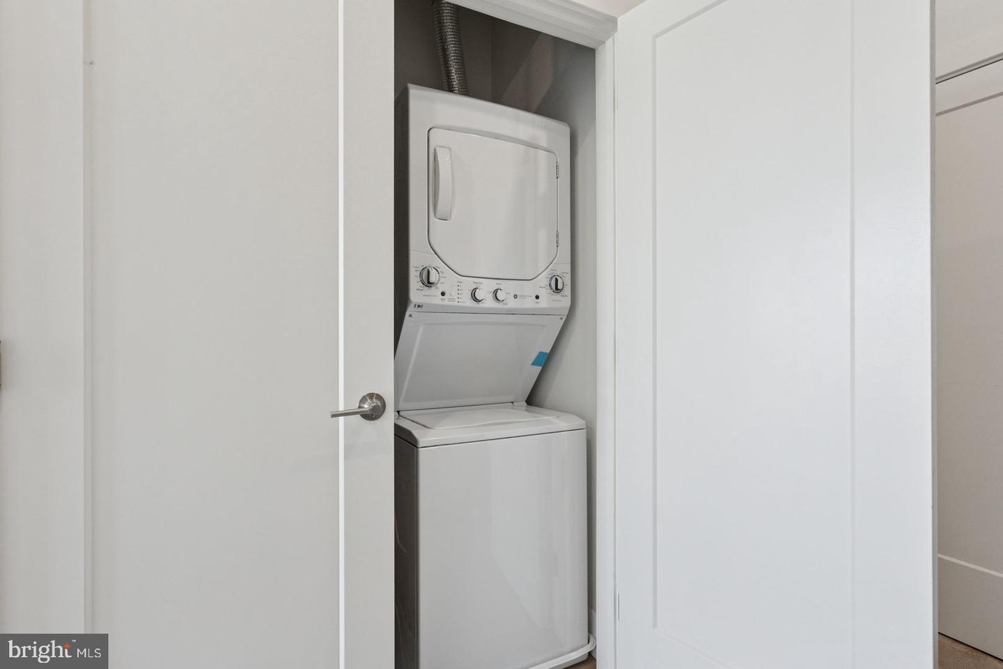 130 W Girard Ave #501 Property Photo 22